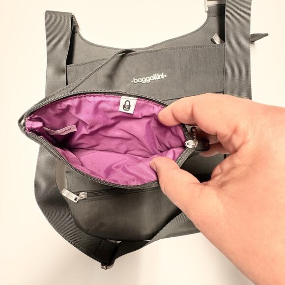 Baggallini Big Zipper Bag RFID Wristlet Black Purple Interior Travel Errands - Picture 5 of 9